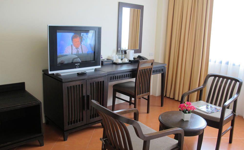 La De Bua Hotel Patong Exterior photo