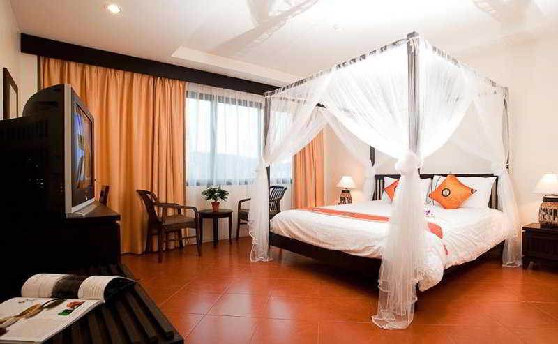 La De Bua Hotel Patong Exterior photo