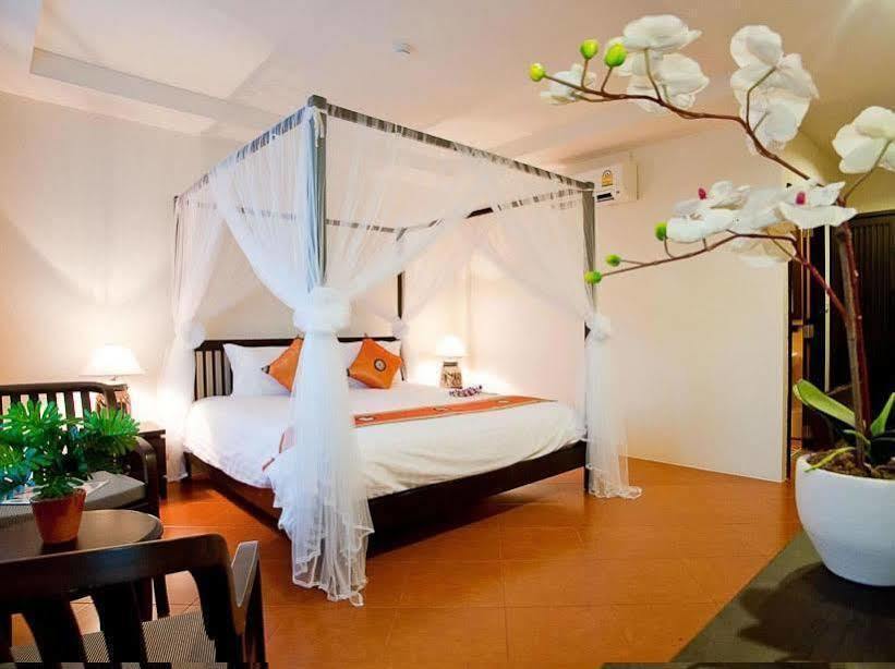 La De Bua Hotel Patong Exterior photo
